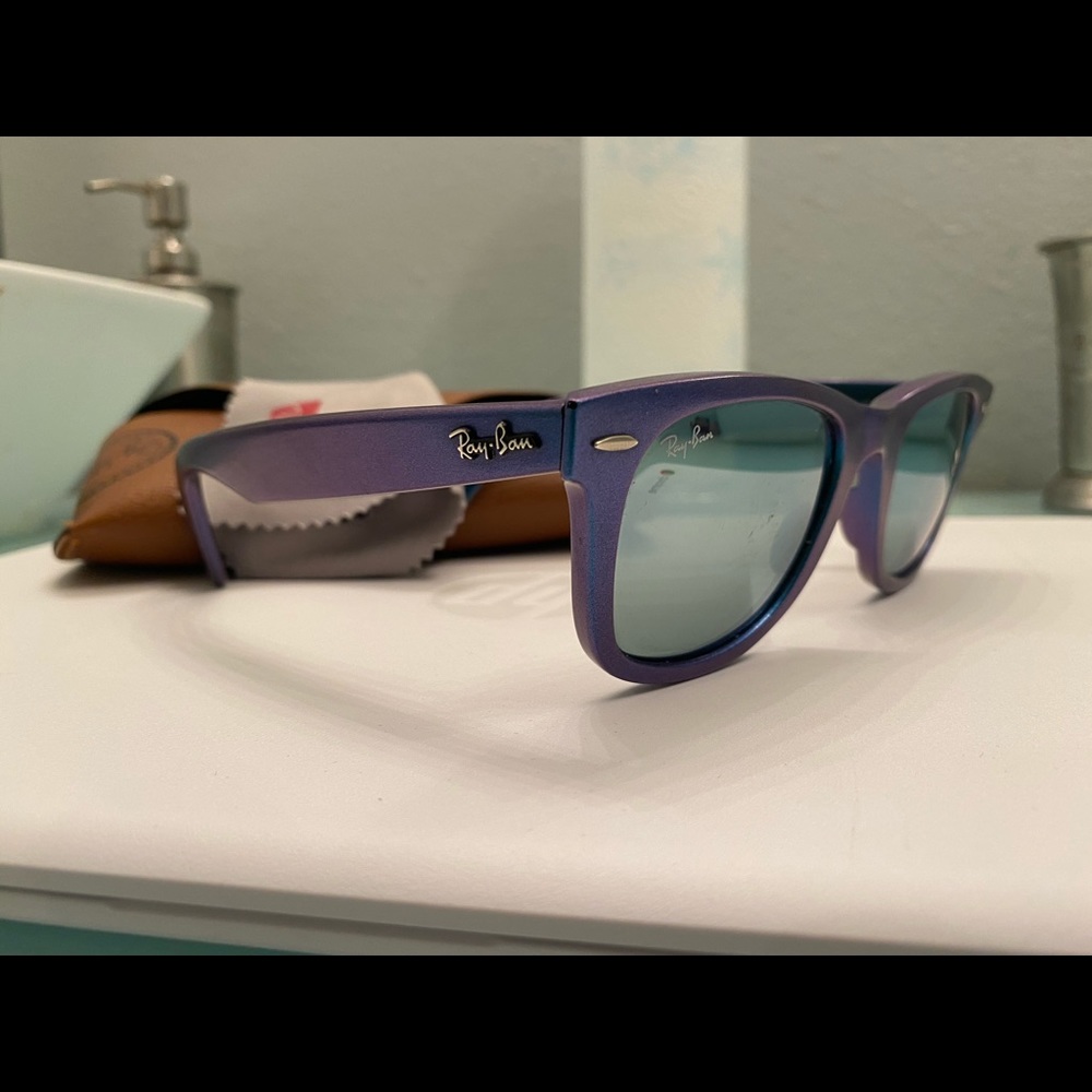 🕶 Ray-Ban Wayfarer Sunglasses 🕶